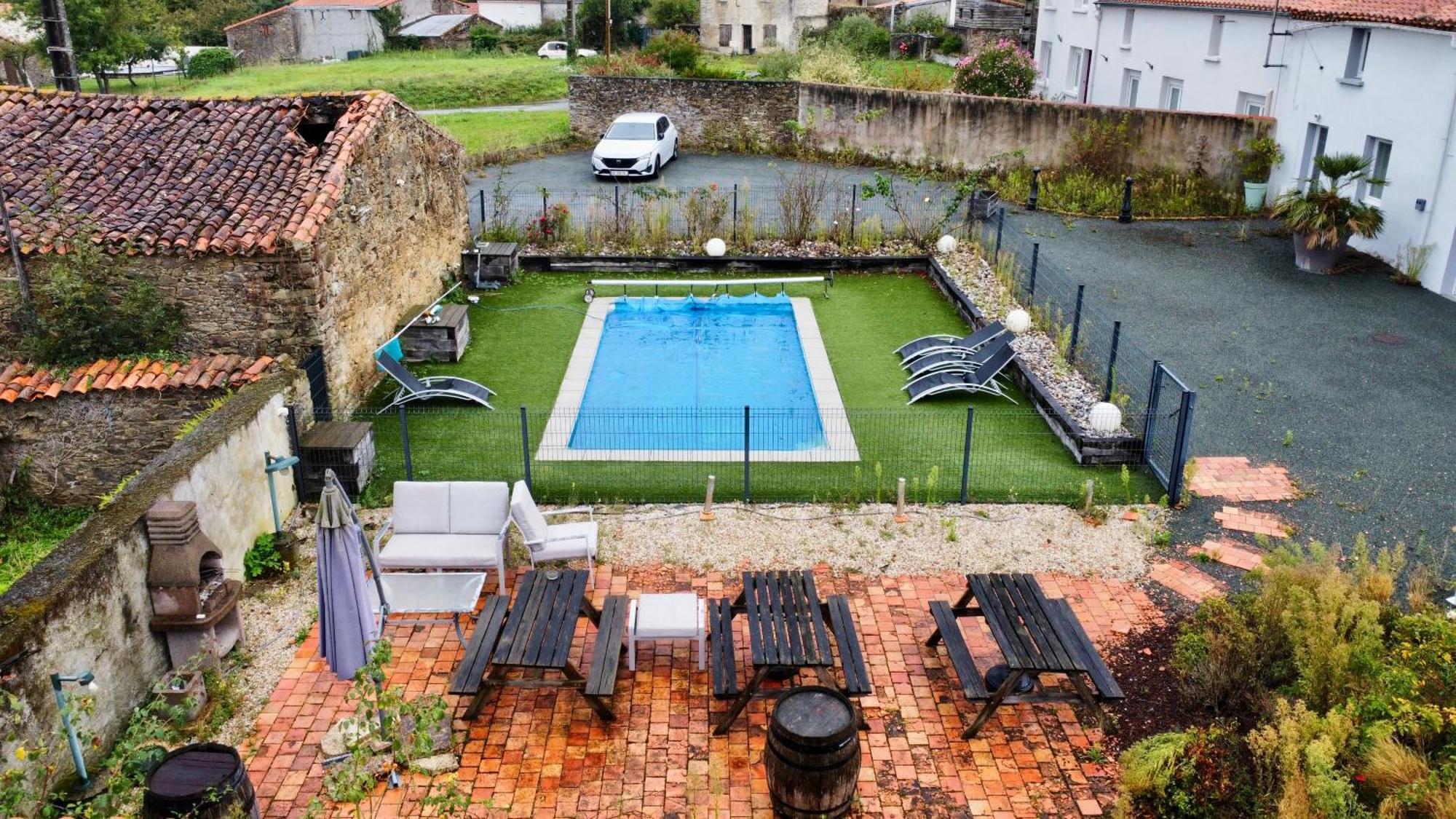 Domaine Des 5 Roses - Rose Rouge Apartamento La Guierche Exterior foto