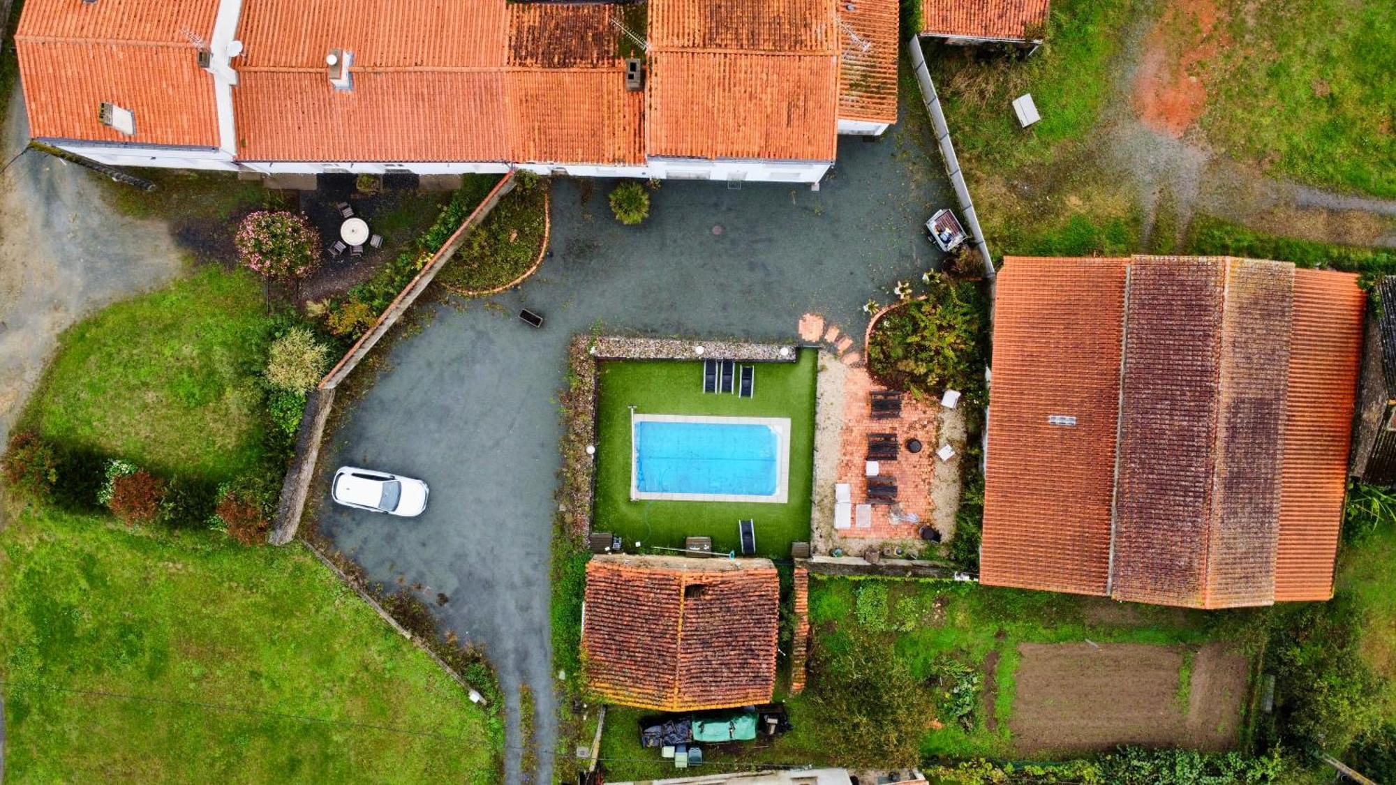 Domaine Des 5 Roses - Rose Rouge Apartamento La Guierche Exterior foto
